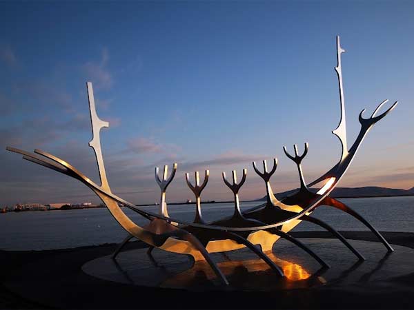Escultura Viajero del Sol - Sólfar